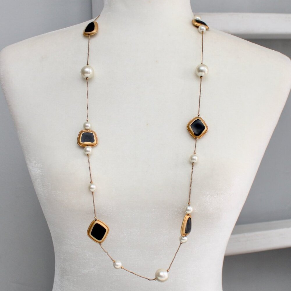 Vintage Women's Gold Accent Geometric Shape Black Enamel Faux Pearls Necklace